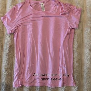 Alo yoga Sweet Pink all day tee!